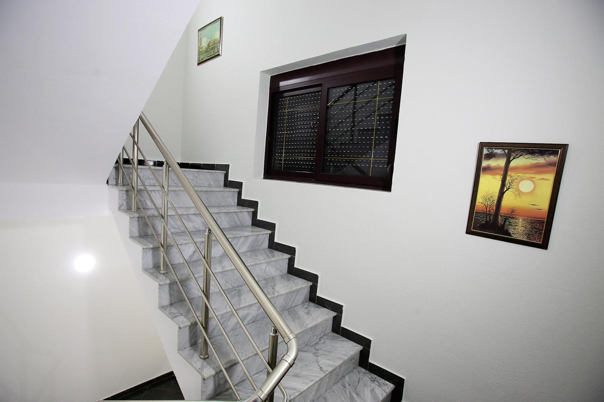 The Met Apartments Durres Exterior photo
